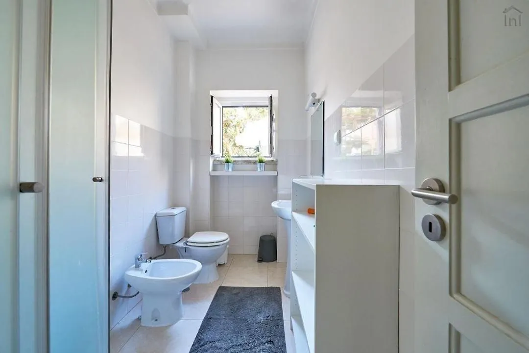 2 Bedroom Apartment In Alameda Lissabon 0*,