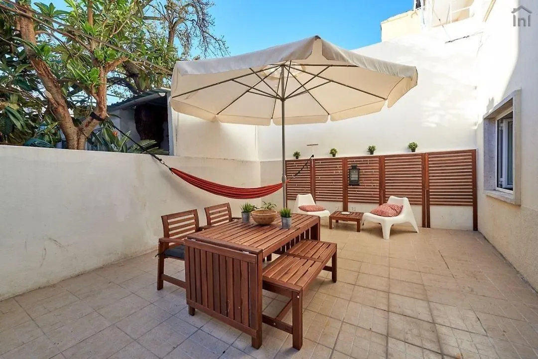 2 Bedroom Apartment In Alameda Lissabon 0*,